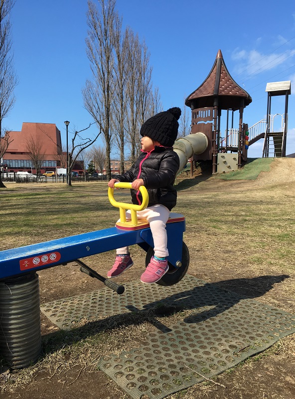 新潟｜公園で遊ぶ娘